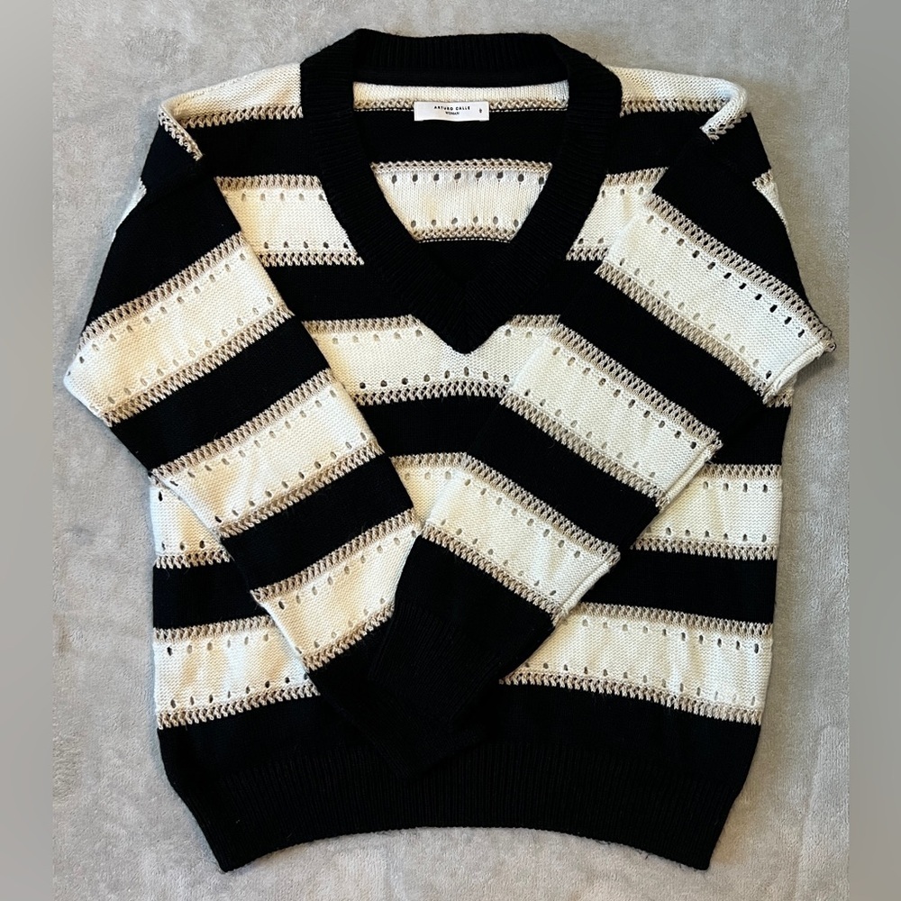 Elegant Black and Cream Striped V-Neck Sweater - Picture 2 of 7